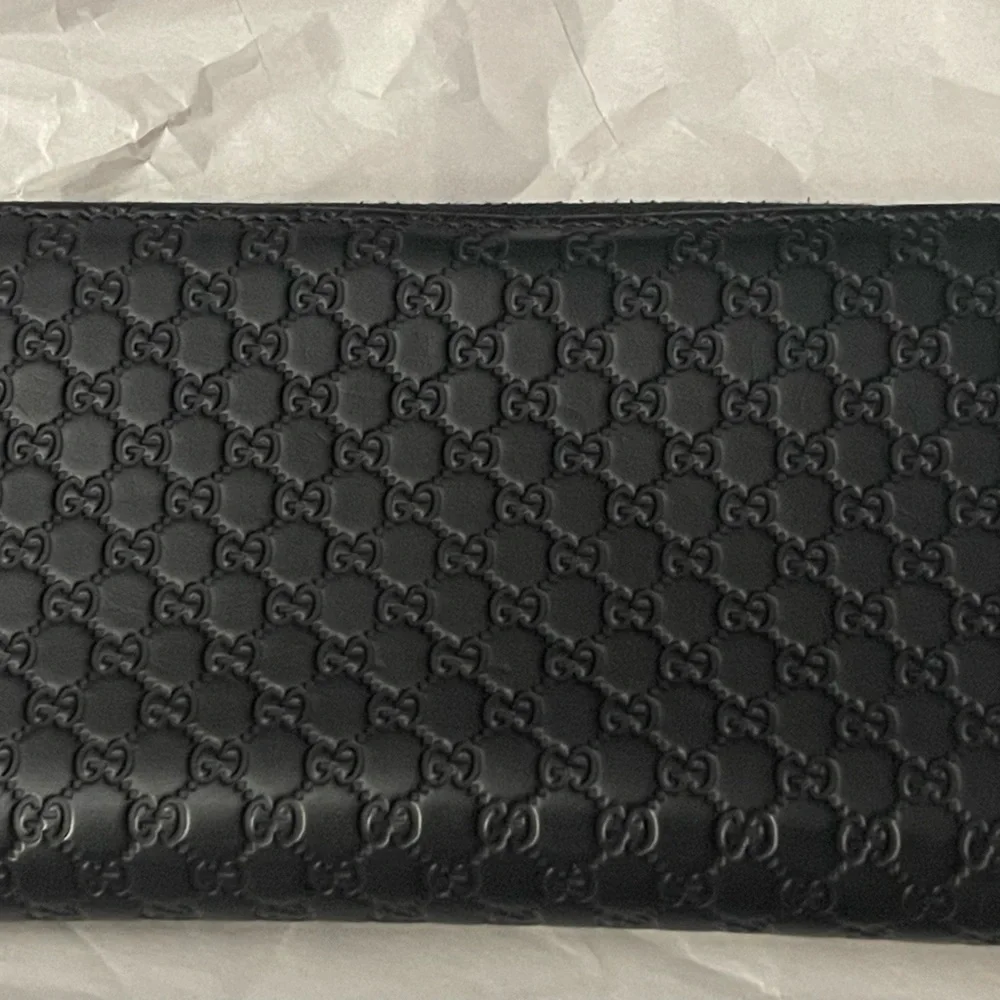 EUC Gucci women’s zip around Black Embossed Leather Wallet - Picture 13 of 16